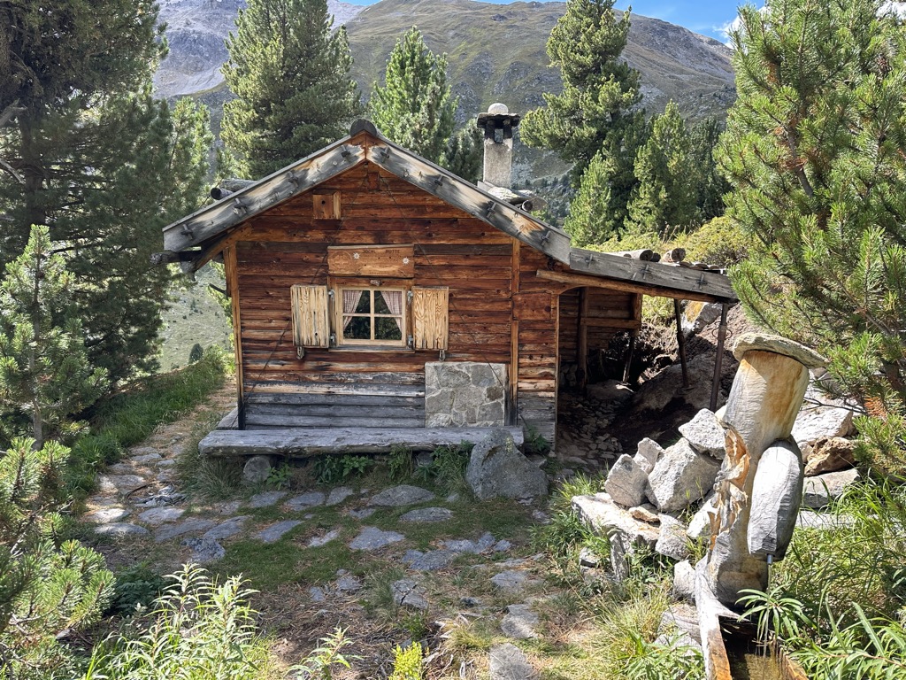 Jöchl-Hütte. Sesvenna Alps