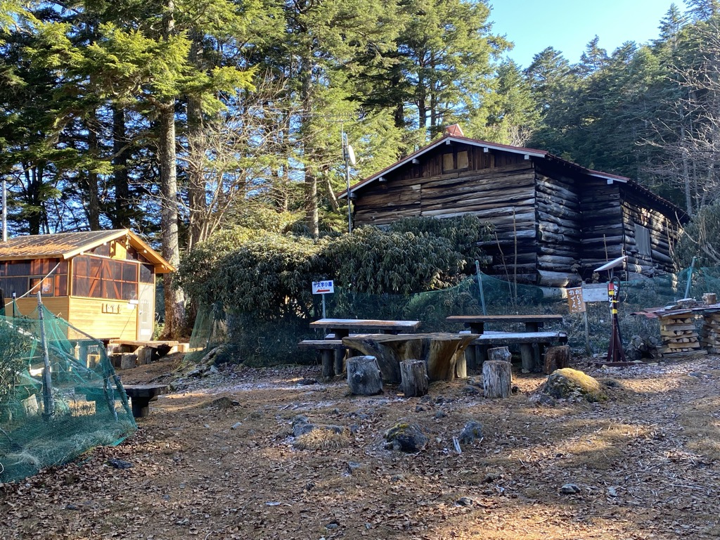 jumonji-hut
