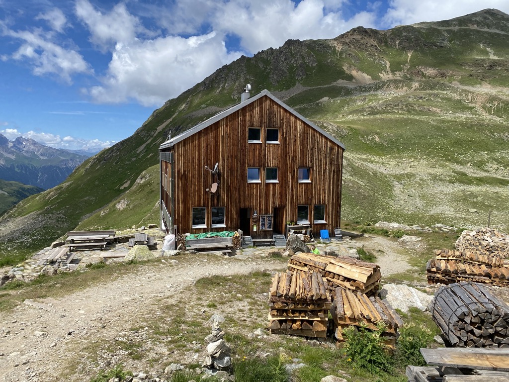 Photo №1 of Kesch Alpine Hut