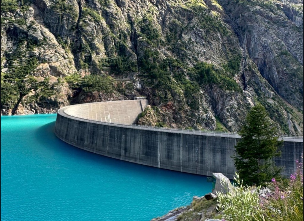 Photo №2 of Lago di Place Moulin