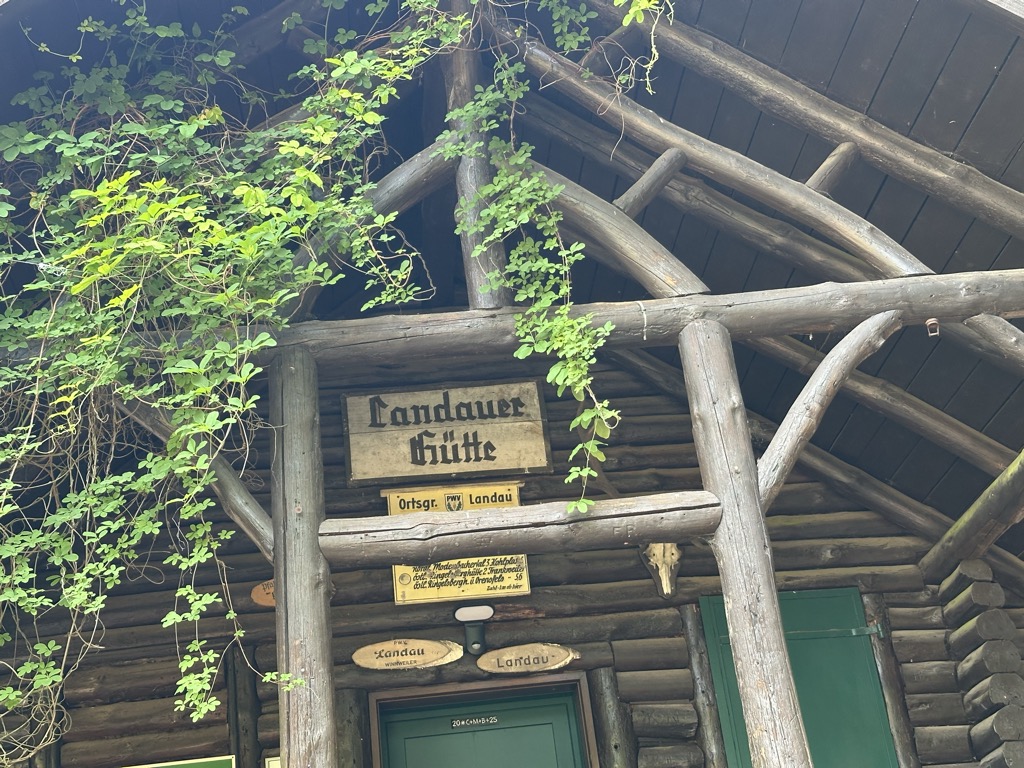 landauer-hutte-am-zimmerbrunnen