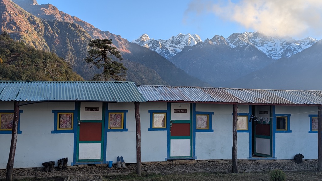 mera-viiew-lodge