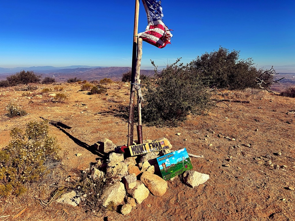 Photo №1 of Mount Emma