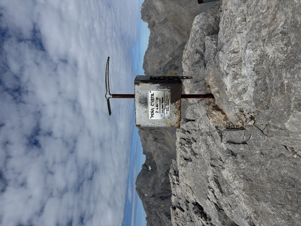 Photo №1 of Peña Castil