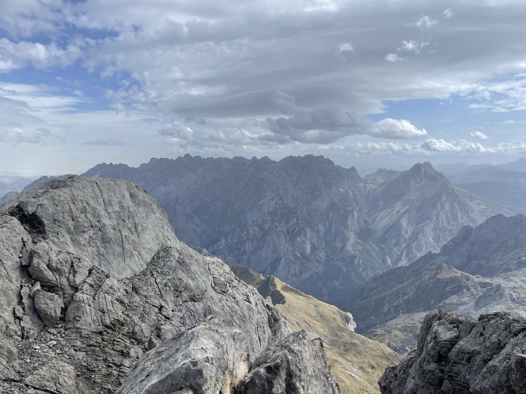 Photo №2 of Peña Santa