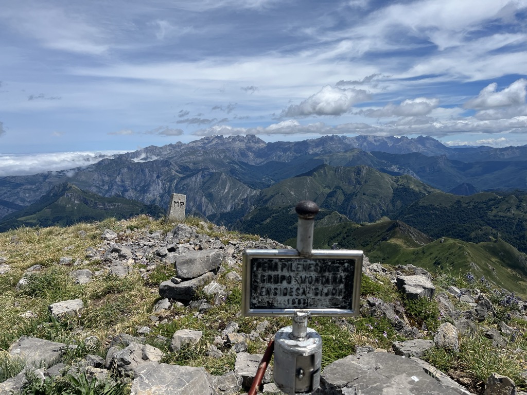 Photo №1 of Pileñes