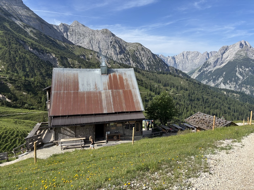 plumsjoch-hutte-1