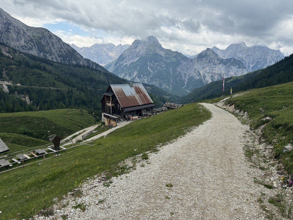 plumsjoch-hutte