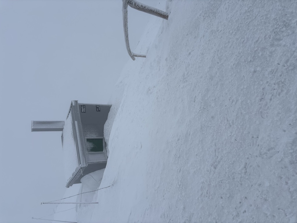 presernova-koca-na-stolu-1