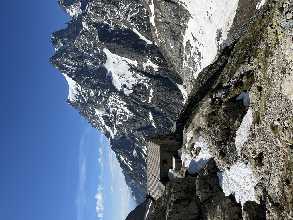 refuge-du-glacier-blanc-1