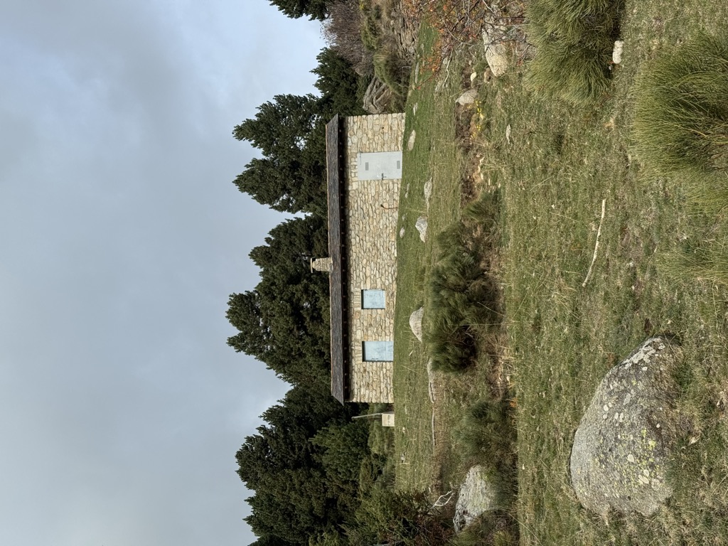 refugi-forestal-de-les-cases-2