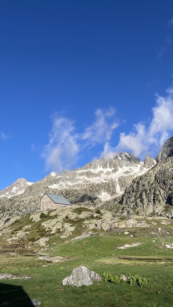 refugio-de-los-ibones-de-bachimana-3