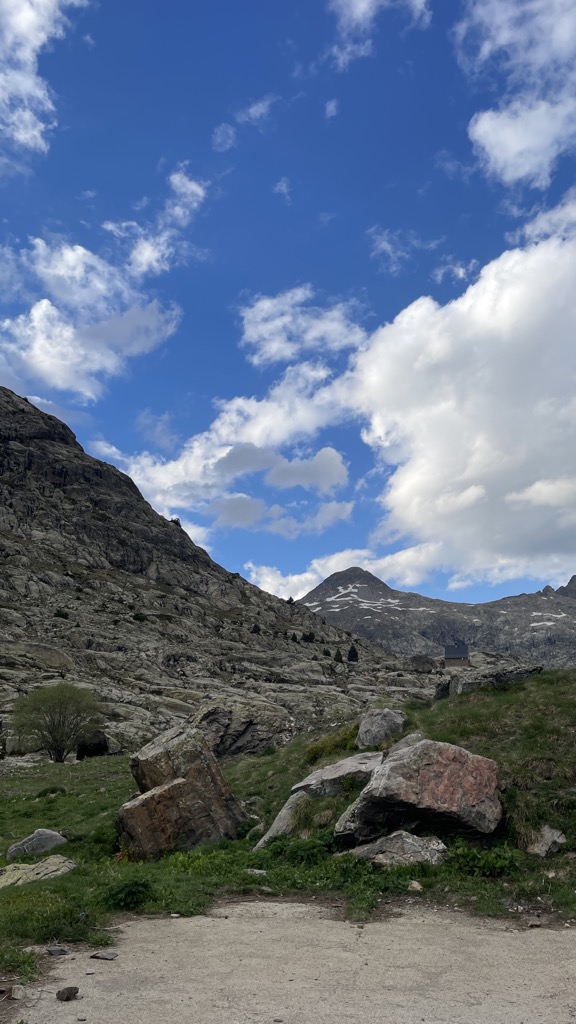 refugio-de-los-ibones-de-bachimana