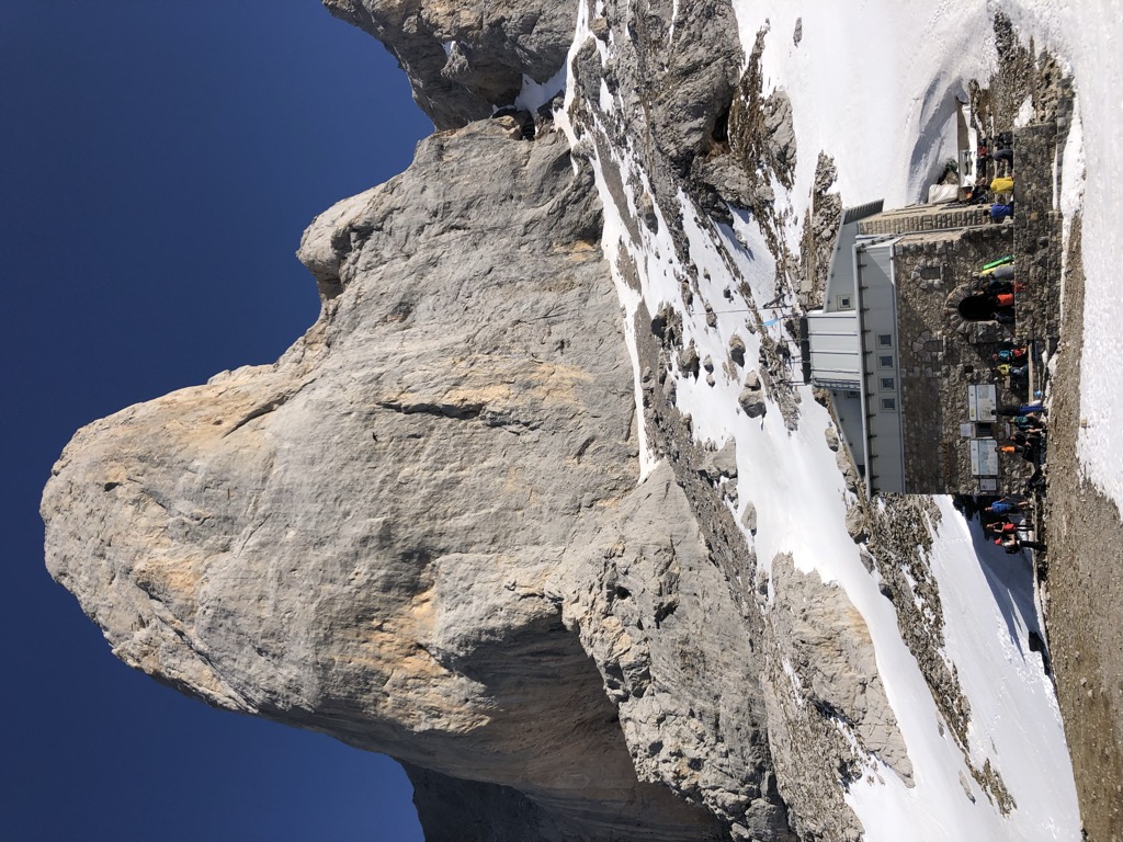 refugio-de-urriellu-1