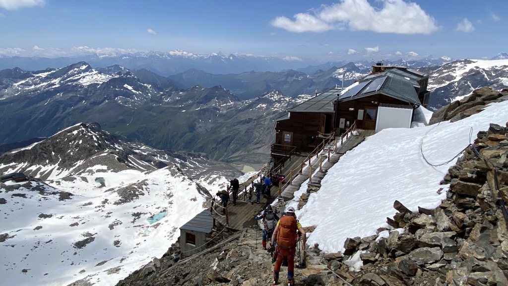 rifugio-capanna-giovanni-gnifetti-1