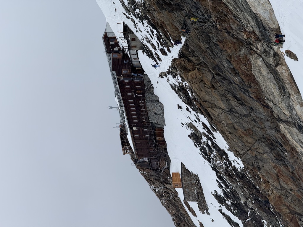 rifugio-capanna-giovanni-gnifetti-6