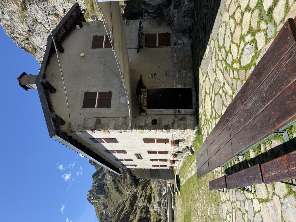 rifugio-capanna-lago-nero-1