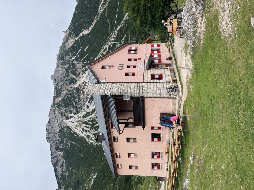 rifugio-cesare-battisti-1