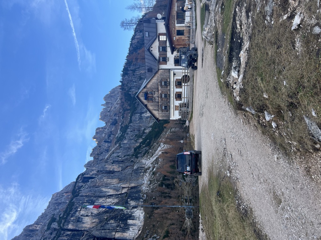 rifugio-croda-da-lago-1