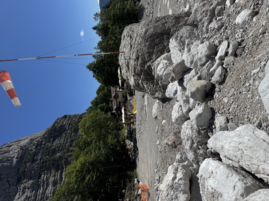 rifugio-croz-dell-altissimo-1