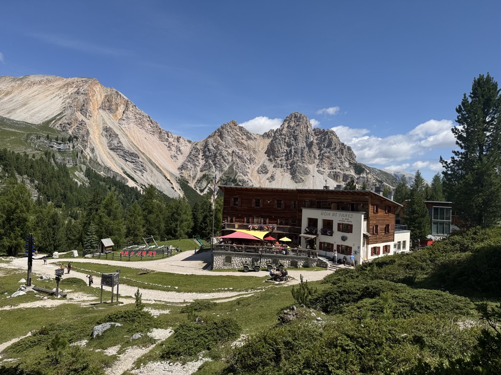 Photo №2 of Rifugio Fanes