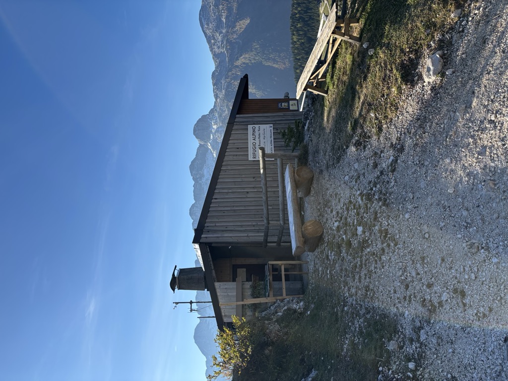 rifugio-giacomo-di-brazza-2