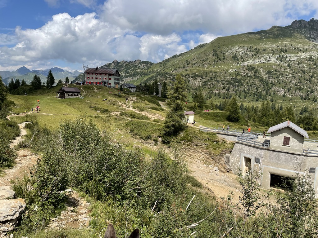 rifugio-laghi-gemelli-1