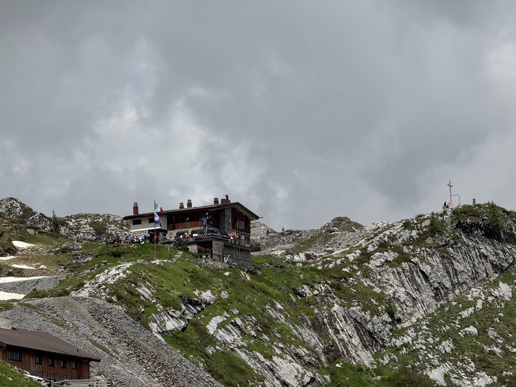 rifugio-luigi-albani-3