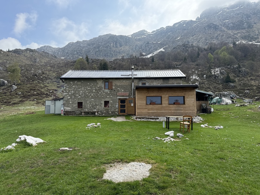 rifugio-monte-alben-1