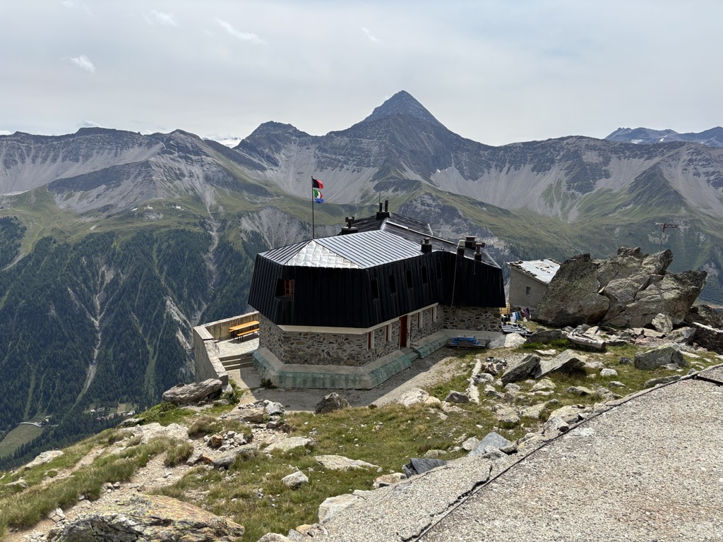rifugio-monzino-1