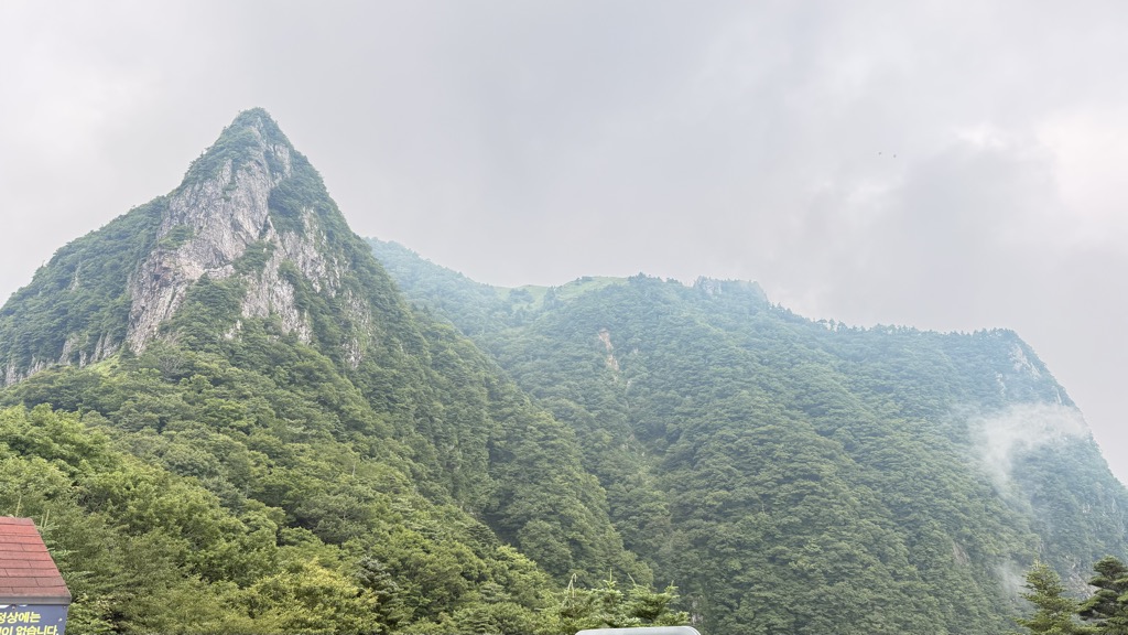 samgakbong-peak-shelter-1