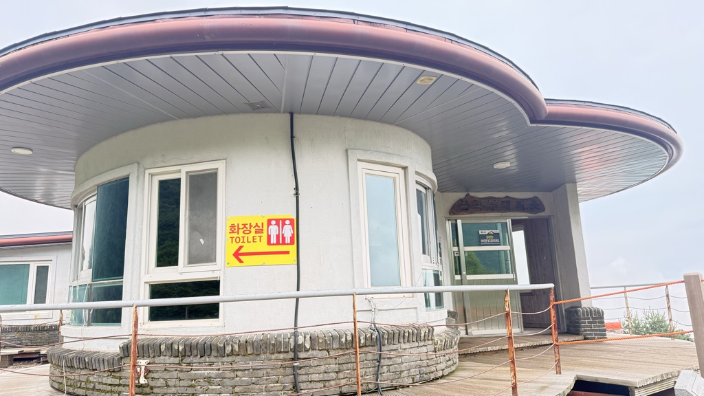 samgakbong-peak-shelter