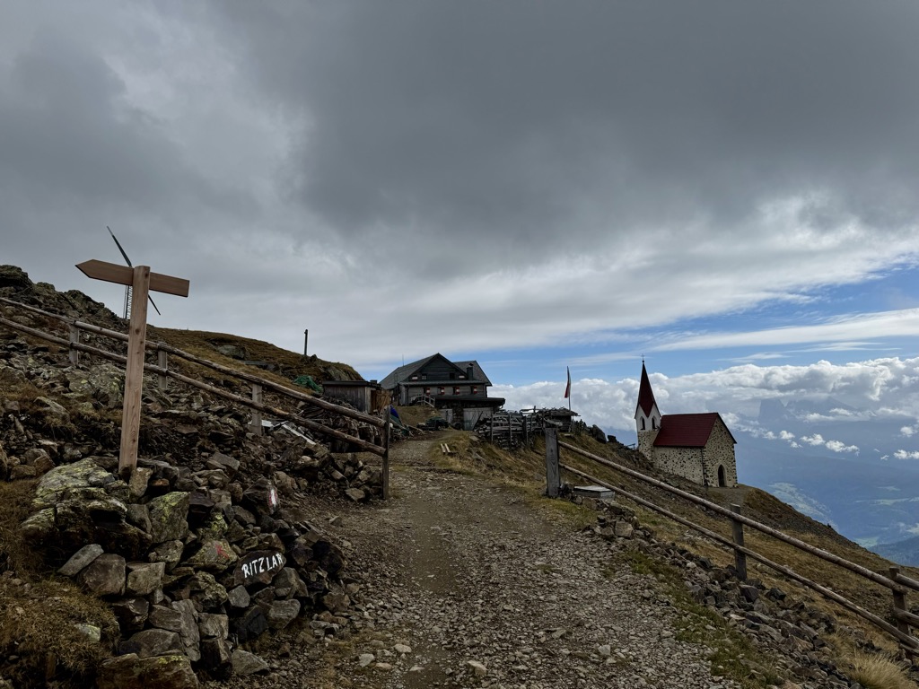 schutzhaus-latzfonser-kreuz-rifugio-santa-croce-di-lazfons-1