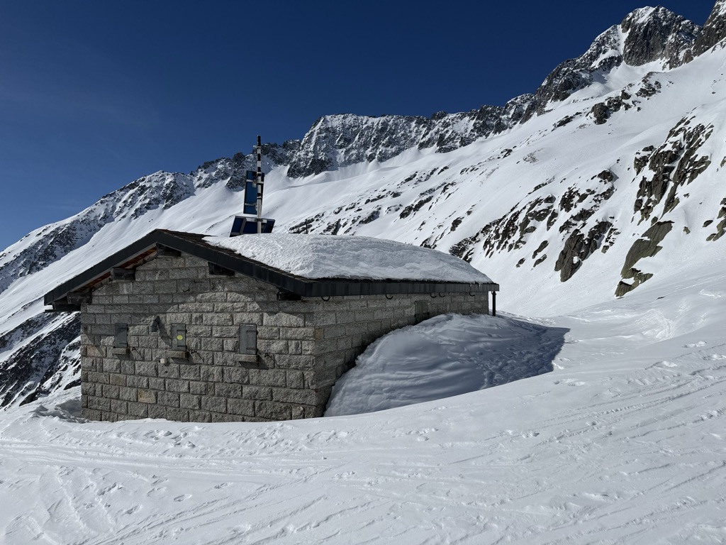 schutzhutte-val-milar