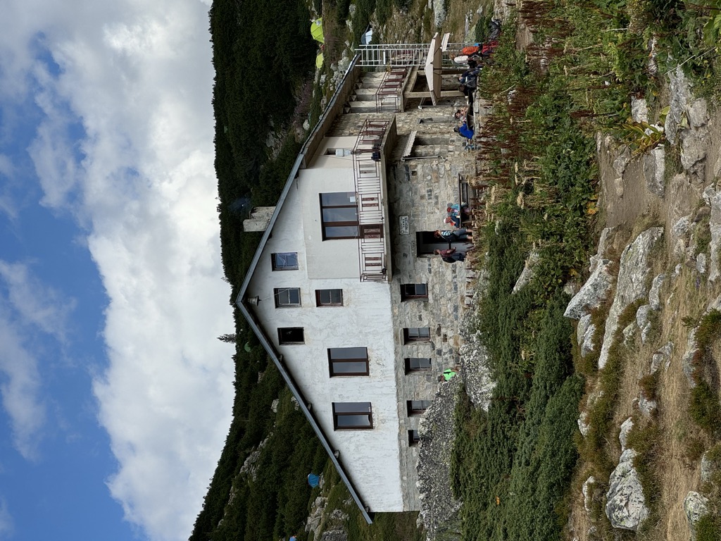 seven-lakes-hut