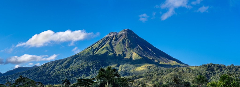 Volcan Arenal. Nomad-Friendly Countries for Mountain Lovers