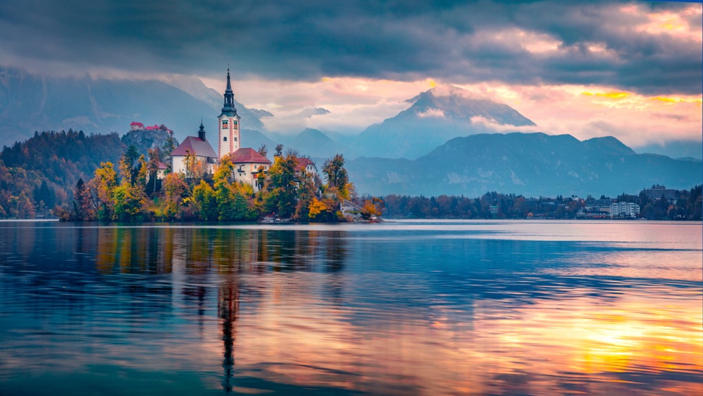 Pilgrimage Church of the Assumption of Maria on Lake Bled. October is the best time to explore the lake without excessive crowds. Fall Foliage in Europe