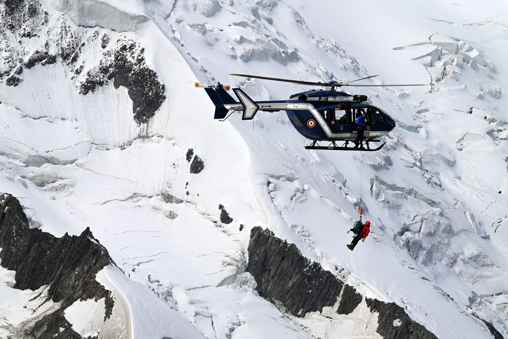 The PGHM initiating a rescue in France. Mountain Rescue Cheatsheet