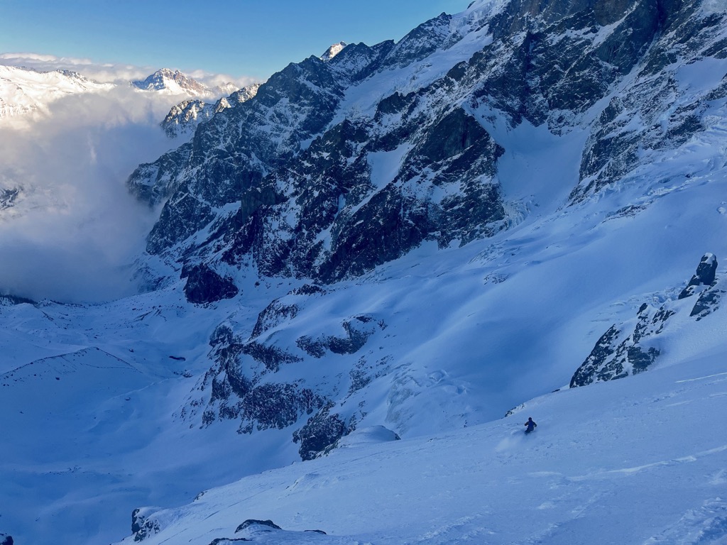 The Secrets to Finding the Best Snow Off-Piste. Powder snow skiing. Photo: Sergei Poljak
