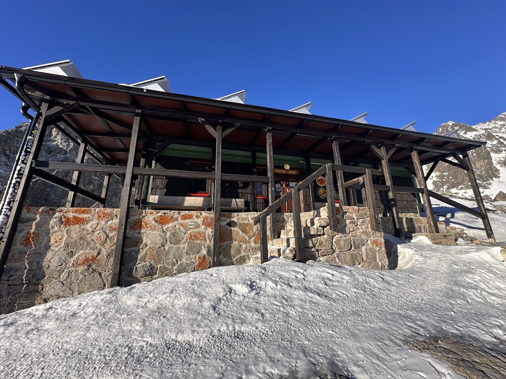 tery-hut-2