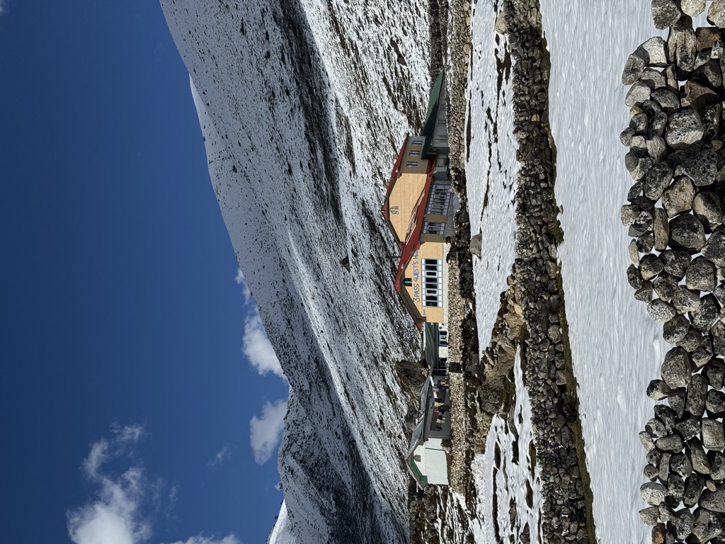 three-passes-lodge-2