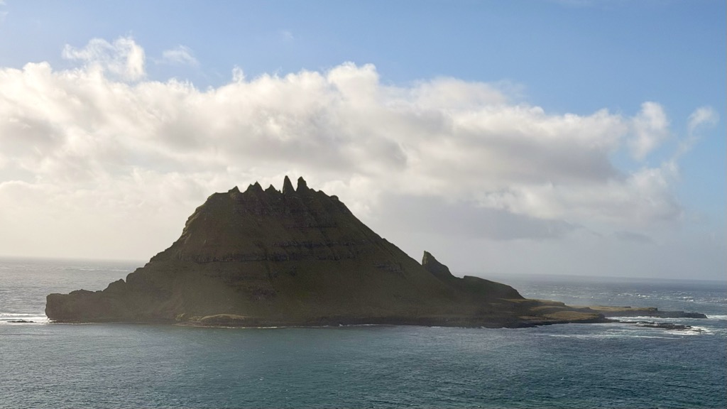 Photo №2 of Tindhólmur