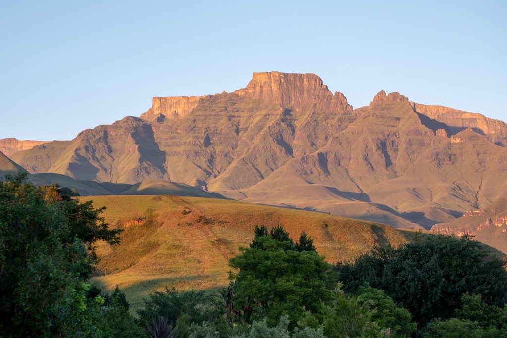South Africa, uKhahlamba / Drakensberg Park, Champagne Castle, Cathkin Peak