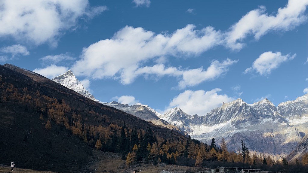 Photo №1 of Yīng Gē Zuǐ Fēng