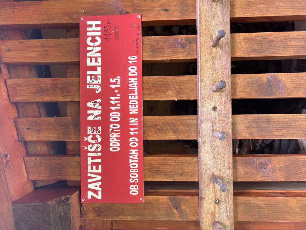 zavetisce-gorske-straze-na-jelencih