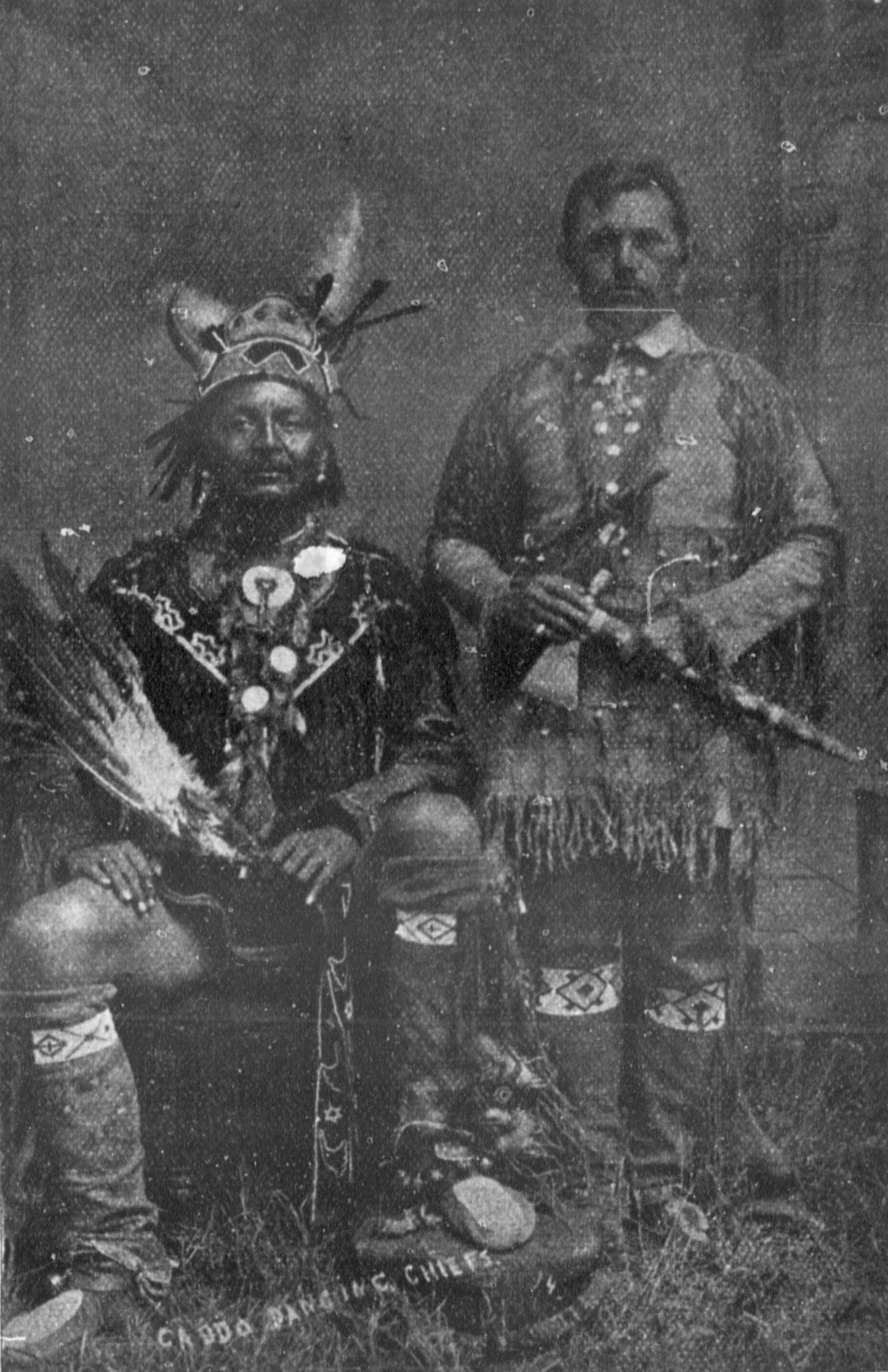 Caddo chiefs photographed in 1896. Domogled Valea Cernei