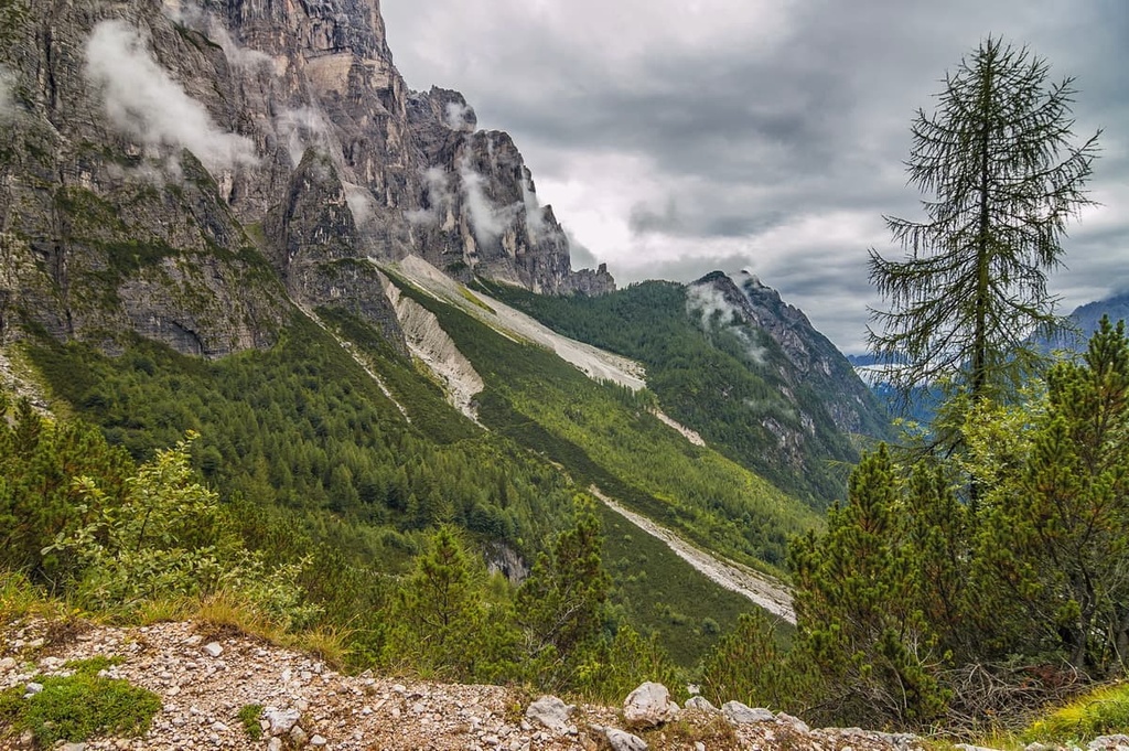 Trail  from Rifugio Vazzoler to Rifugio Bruto Carestiato, Schiara Group, Dolomites, Belluno