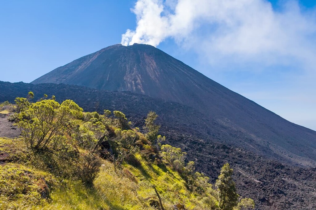 tour pacaya volcano