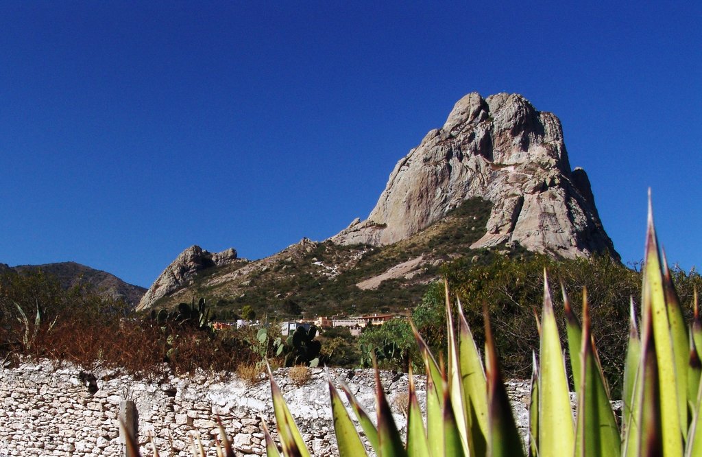 Mexican Plateau   La Peña De Bernal.JPG