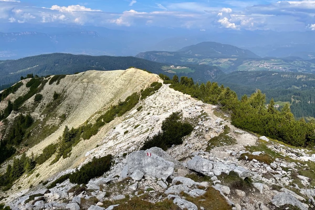 An impressive mountain range Corno Bianco / WeiГџhorn, Bletterbach Geopark, Italy